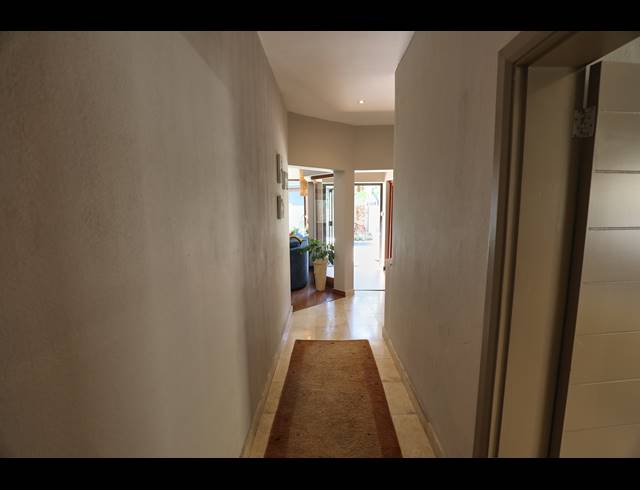 5 BEDROOM FREEHOLD TO LET IN NEWLANDS